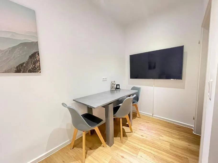 70Qm - 3 Rooms - Free Parking - City - Mallibase Apartments Hannover 0*,  Deutschland